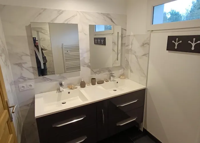 D'hotes Les Sables Blancs サン・ジュリアン・アン・ボルヌ